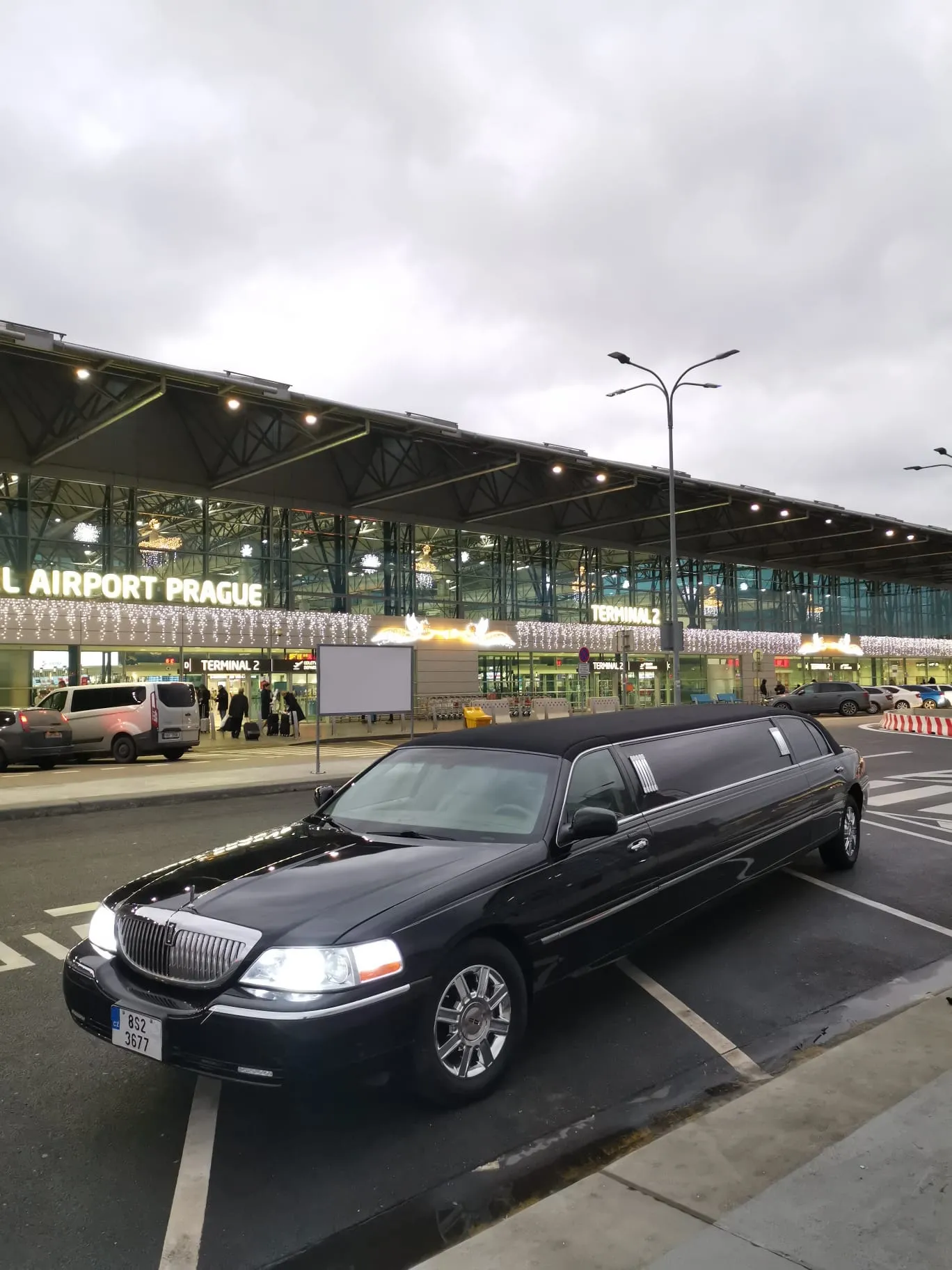 Service de navette en Limousine  à l’arrivée + une stripteaseuse